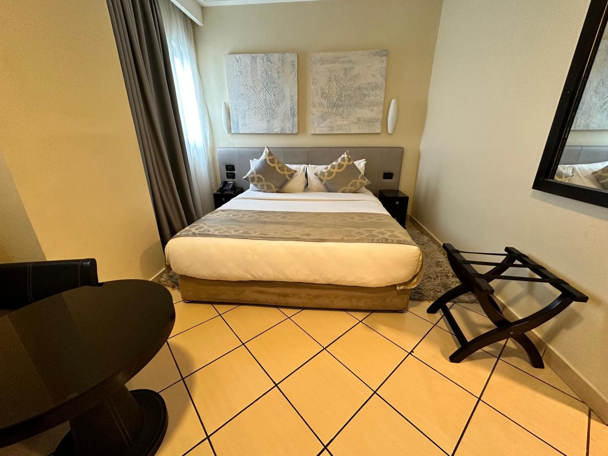 Oak Plaza Hotels East Airport Accra Exterior photo